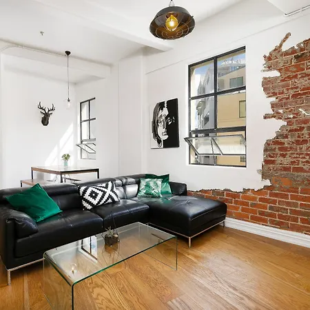 Beautiful Modern Central City Apartment